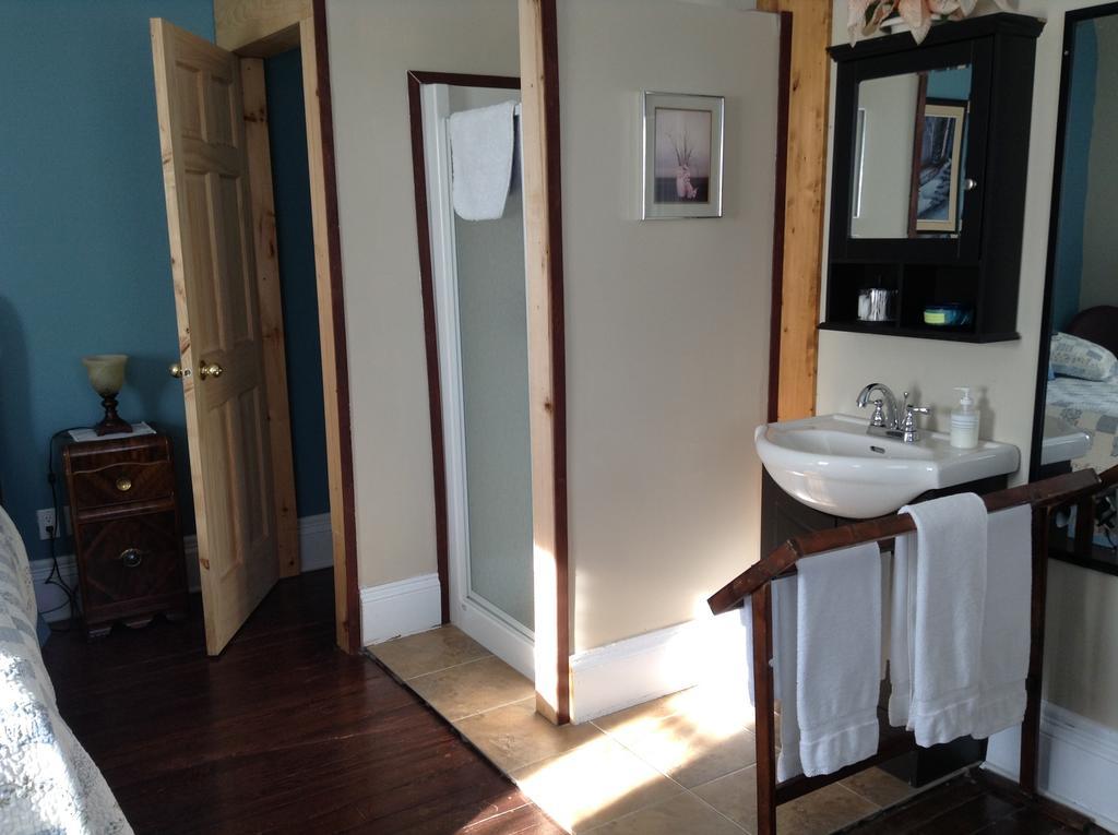 Gil Ann Bed and Breakfast Saint-André-Avellin Rum bild