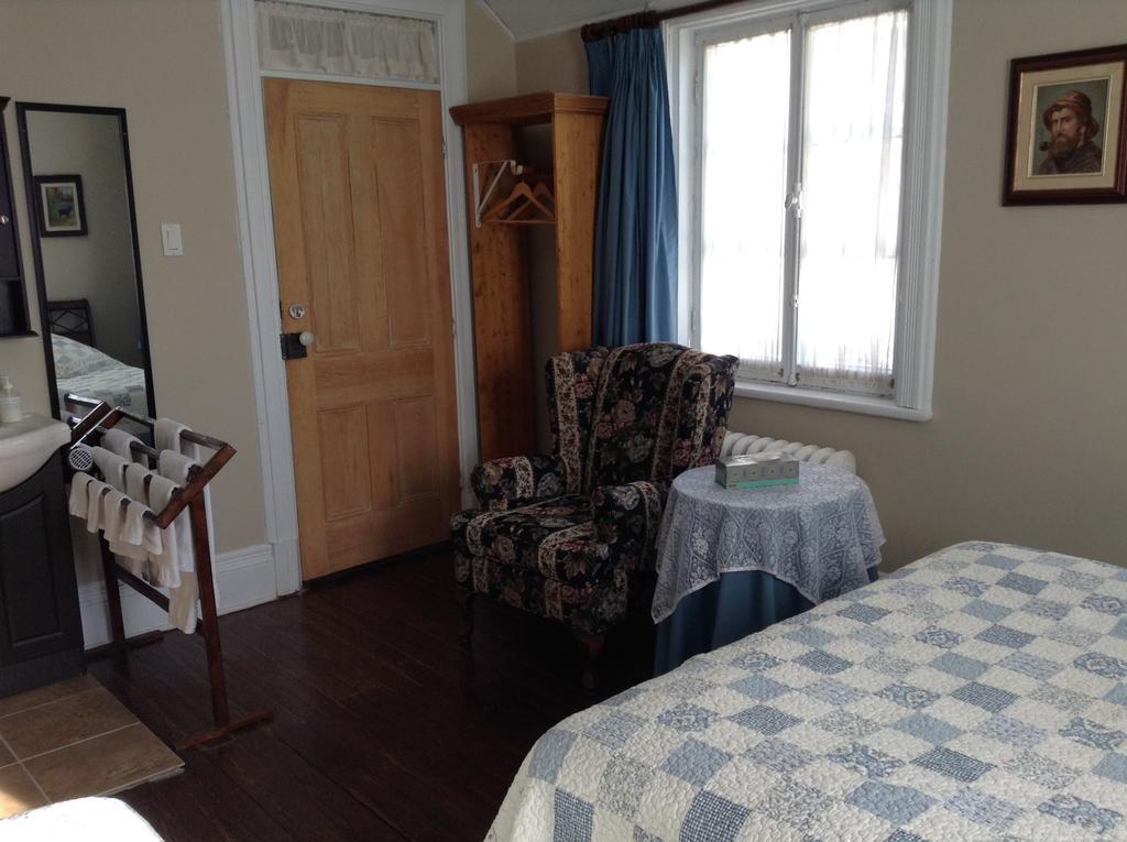 Gil Ann Bed and Breakfast Saint-André-Avellin Rum bild
