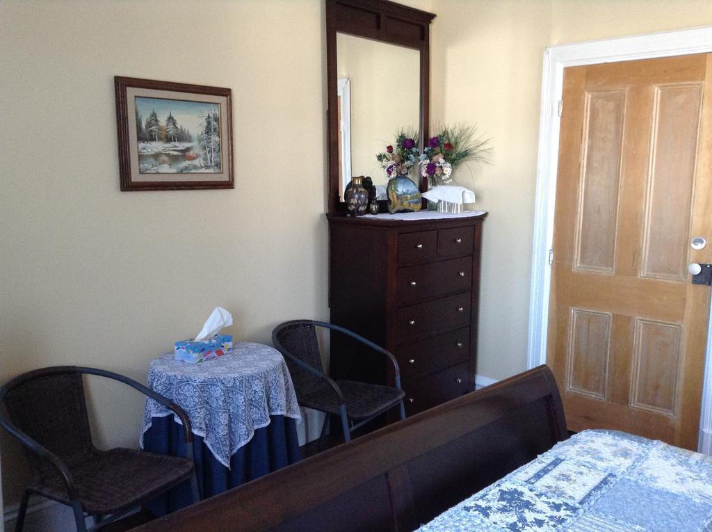 Gil Ann Bed and Breakfast Saint-André-Avellin Rum bild