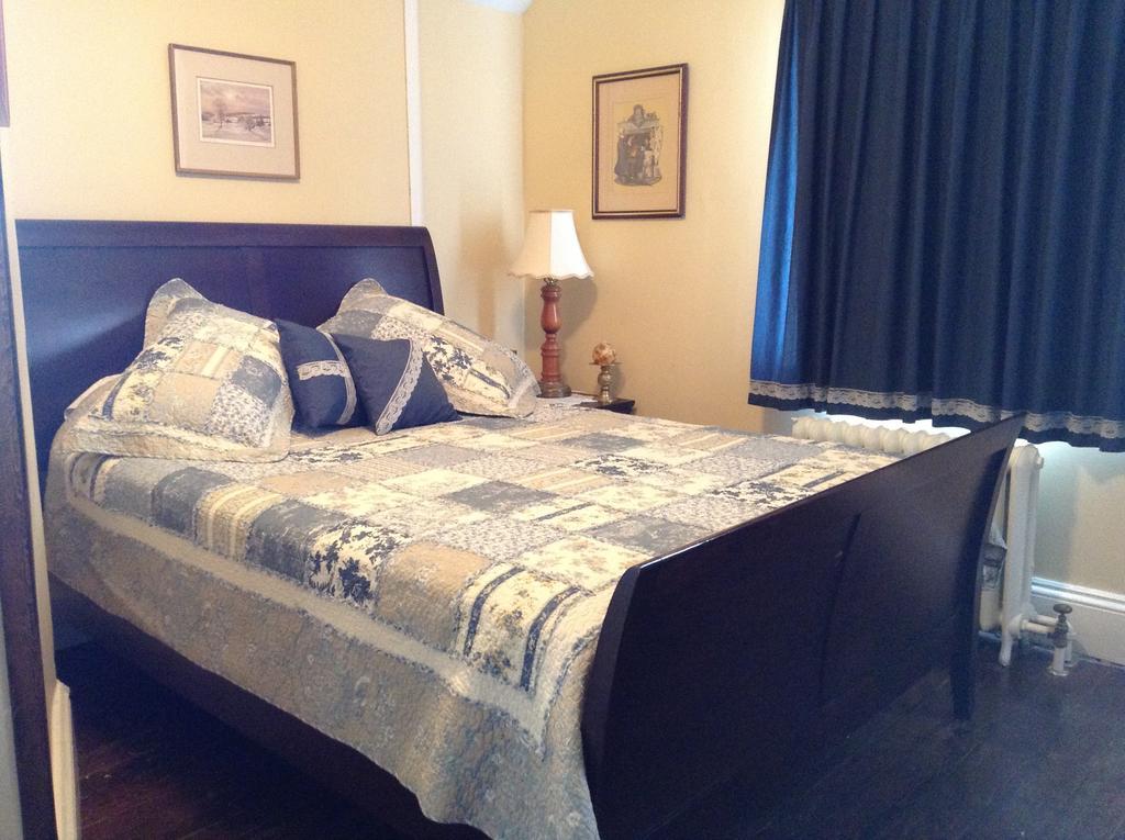 Gil Ann Bed and Breakfast Saint-André-Avellin Rum bild