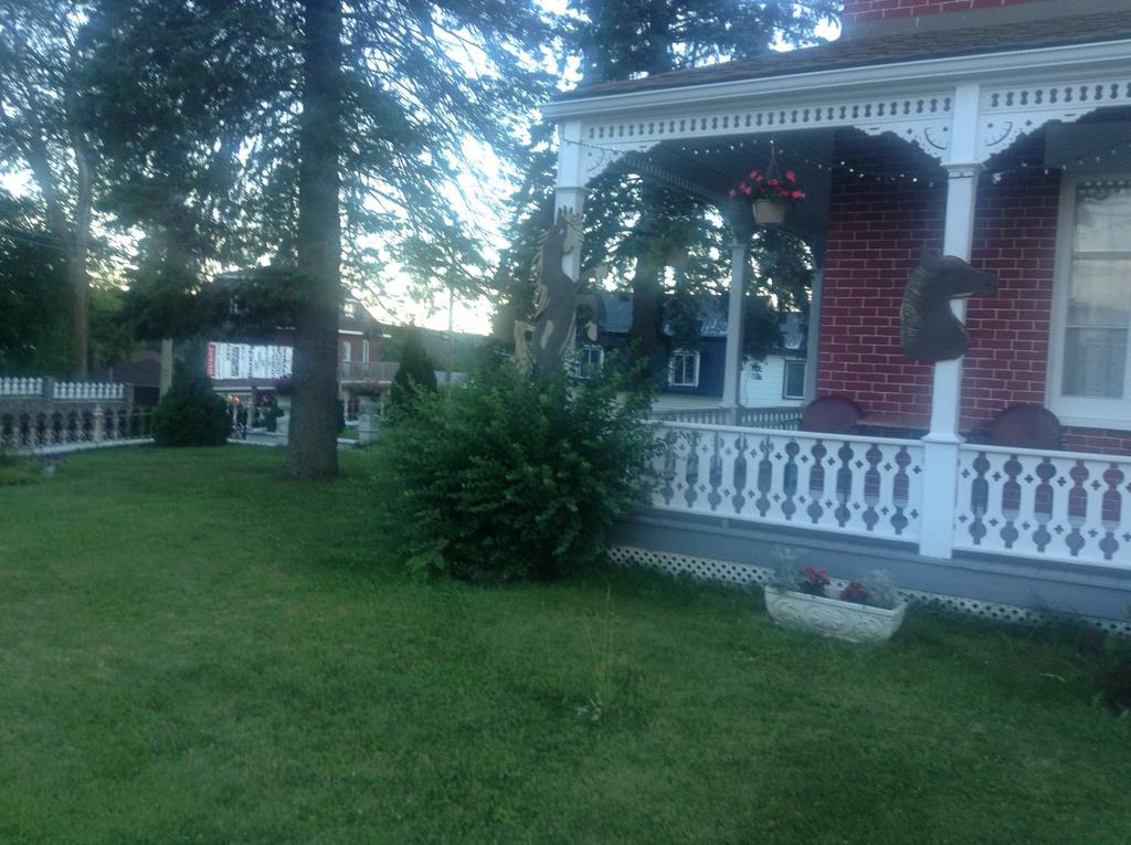 Gil Ann Bed and Breakfast Saint-André-Avellin Exteriör bild